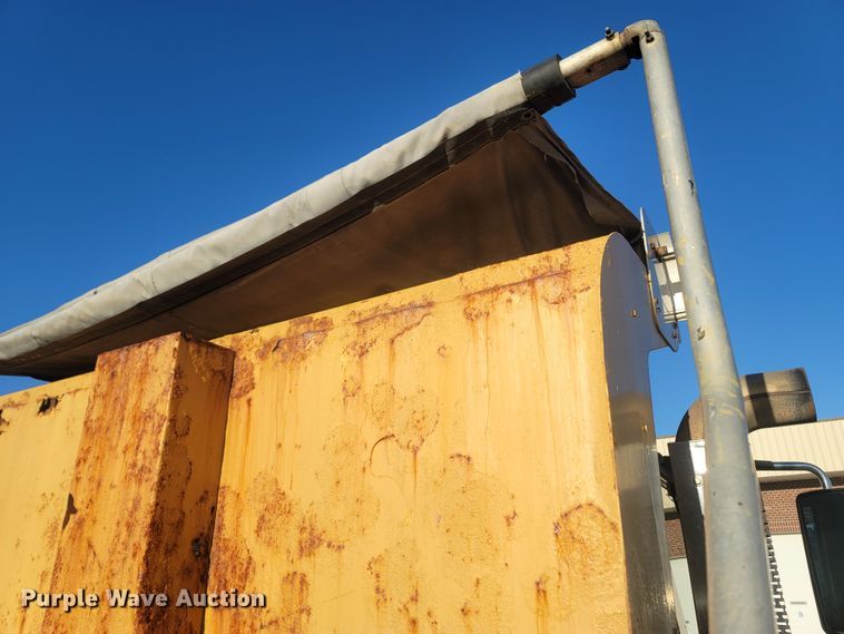 image for item JU9804 2005 International 7400  dump truck