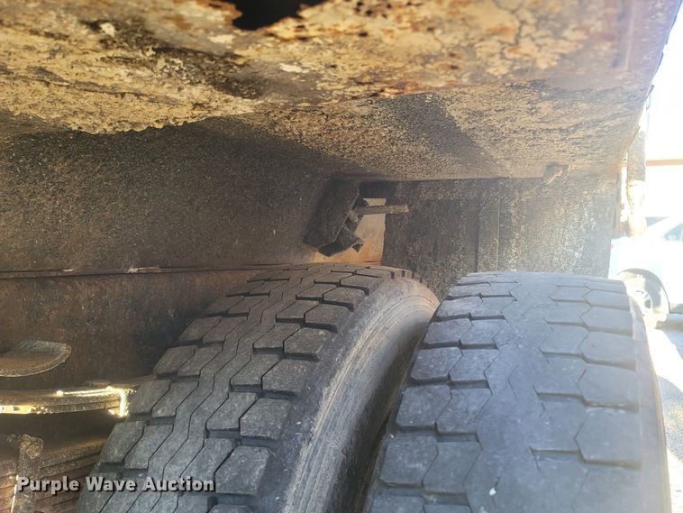 image for item JU9804 2005 International 7400  dump truck