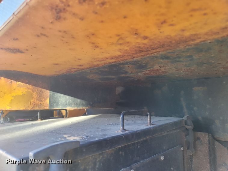 image for item JU9804 2005 International 7400  dump truck