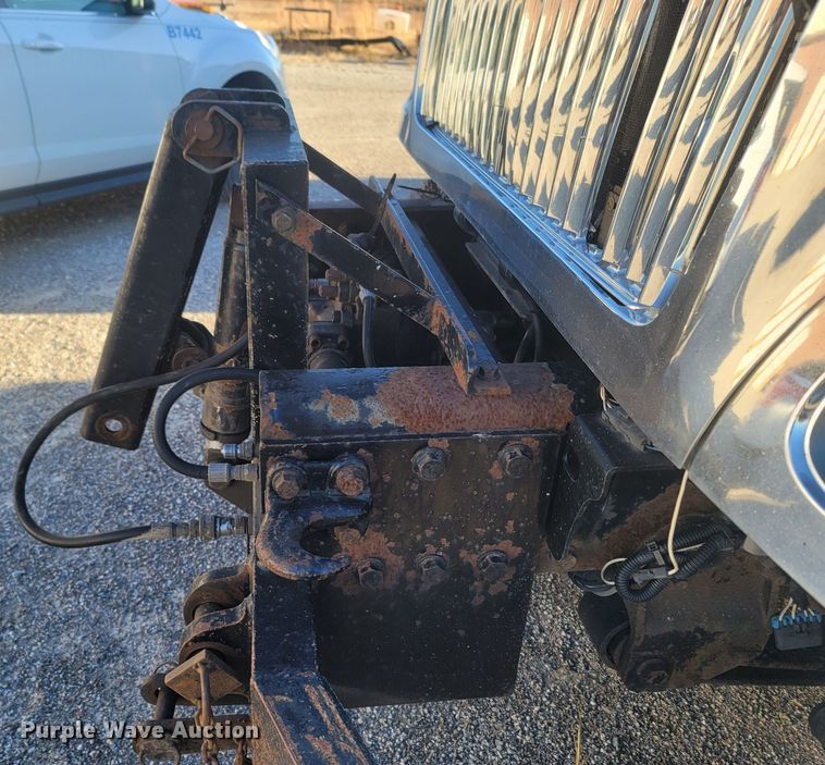 image for item JU9804 2005 International 7400  dump truck