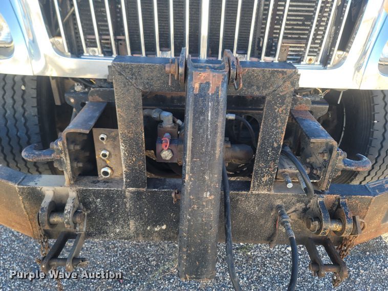 image for item JU9804 2005 International 7400  dump truck