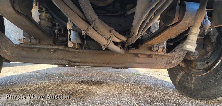 image for item JU9804 2005 International 7400  dump truck