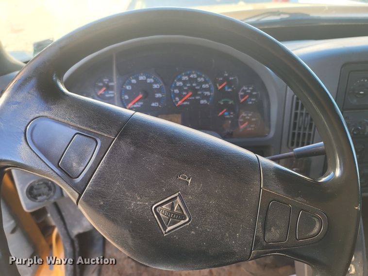 image for item JU9804 2005 International 7400  dump truck