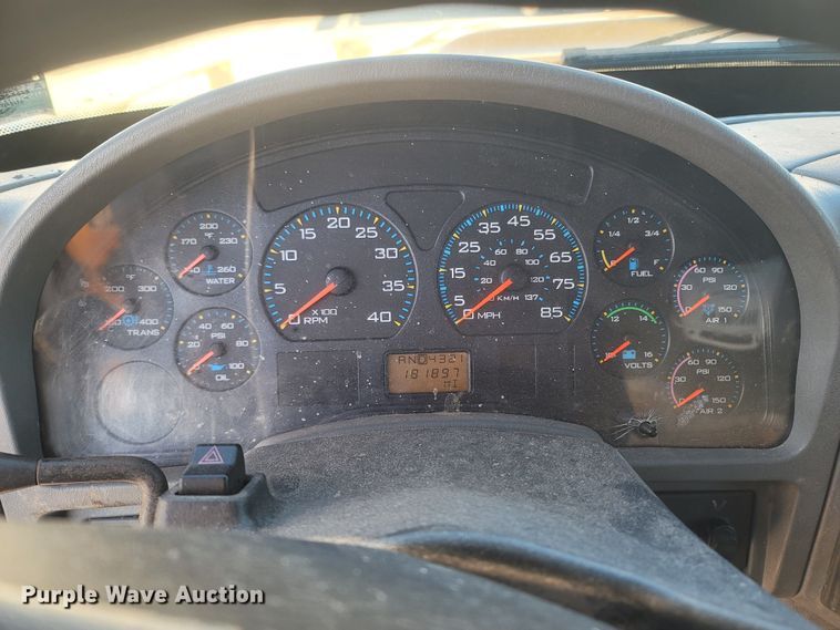 image for item JU9804 2005 International 7400  dump truck