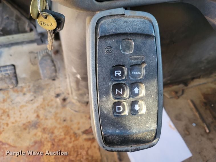 image for item JU9804 2005 International 7400  dump truck