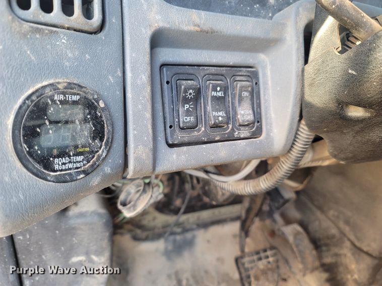 image for item JU9804 2005 International 7400  dump truck