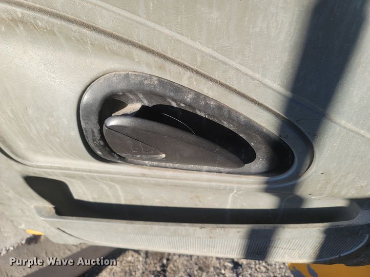 image for item JU9804 2005 International 7400  dump truck