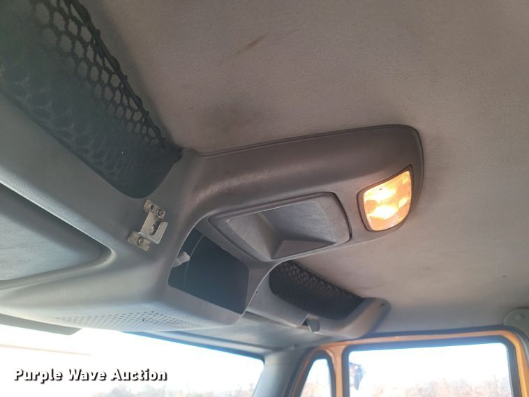 image for item JU9804 2005 International 7400  dump truck