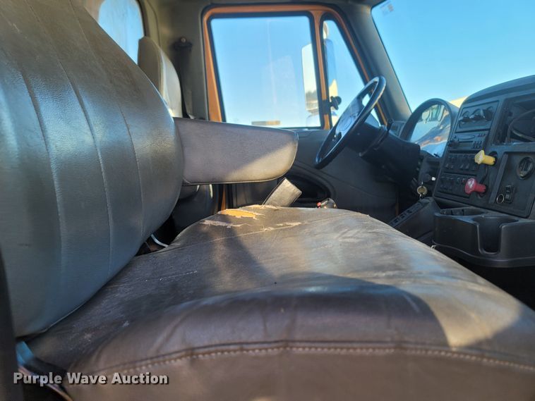 image for item JU9804 2005 International 7400  dump truck