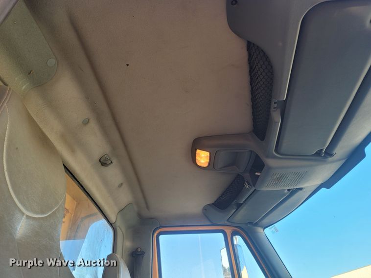 image for item JU9804 2005 International 7400  dump truck