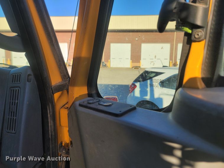 image for item JU9804 2005 International 7400  dump truck