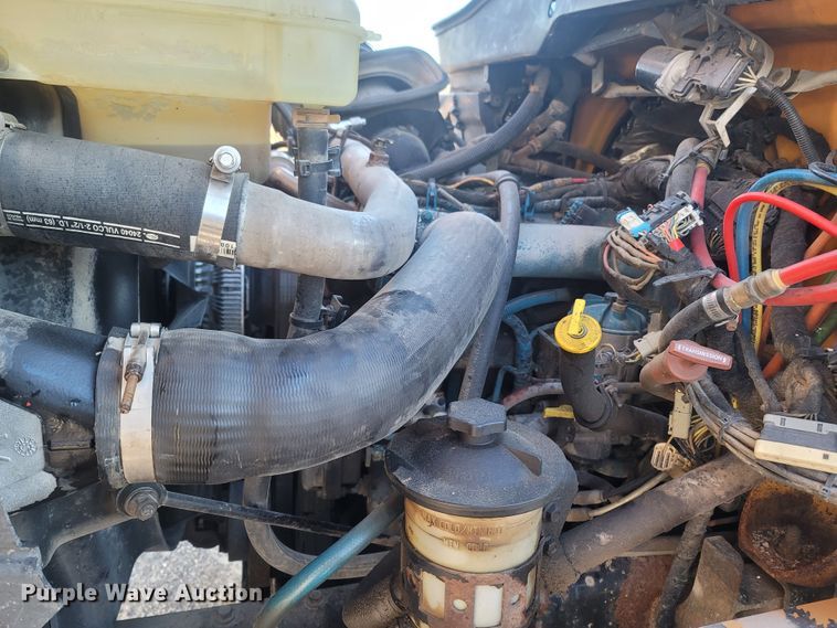 image for item JU9804 2005 International 7400  dump truck