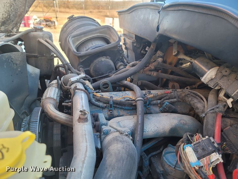 image for item JU9804 2005 International 7400  dump truck