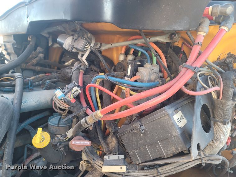 image for item JU9804 2005 International 7400  dump truck