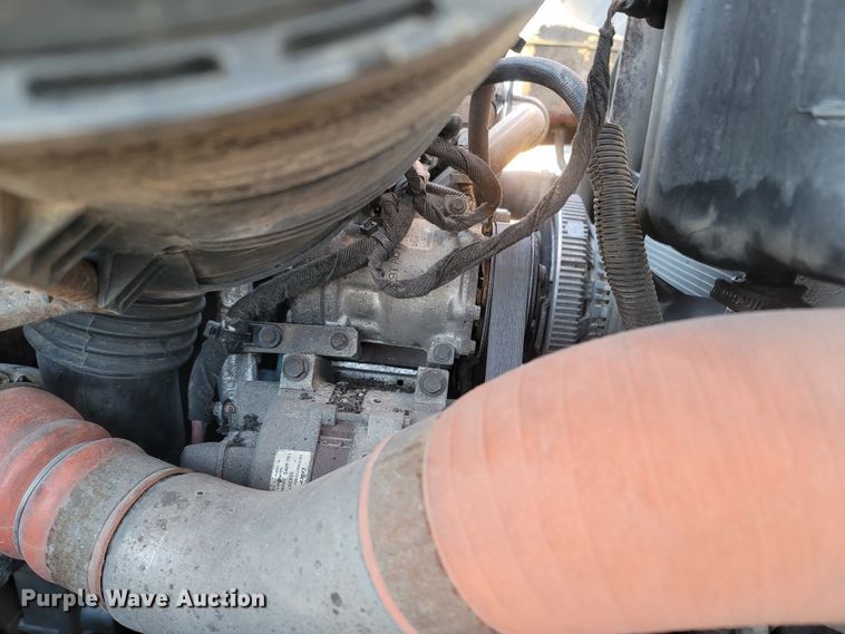 image for item JU9804 2005 International 7400  dump truck