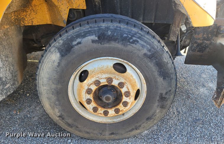 image for item JU9804 2005 International 7400  dump truck