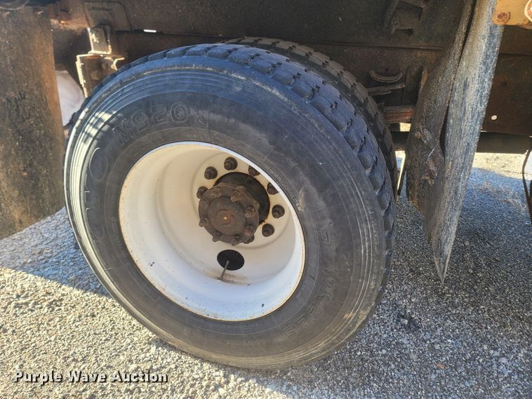 image for item JU9804 2005 International 7400  dump truck