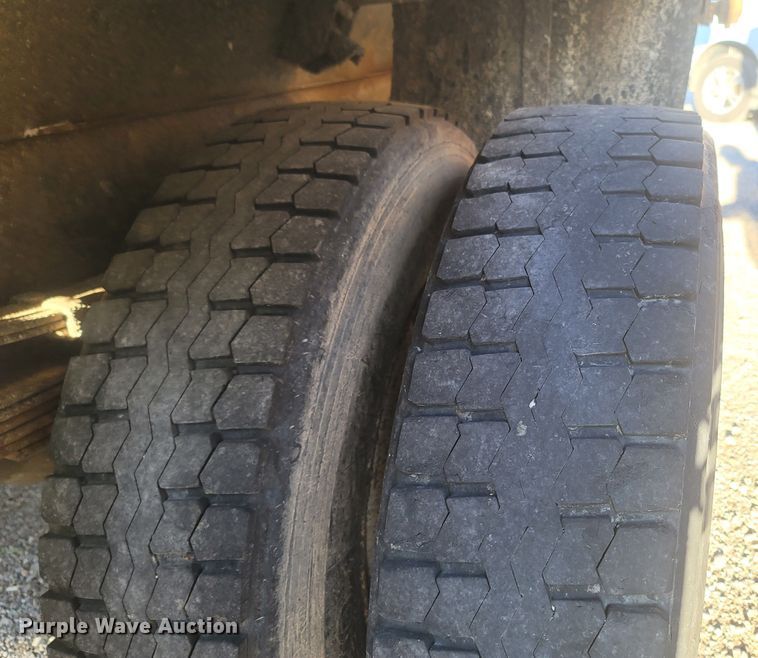 image for item JU9804 2005 International 7400  dump truck