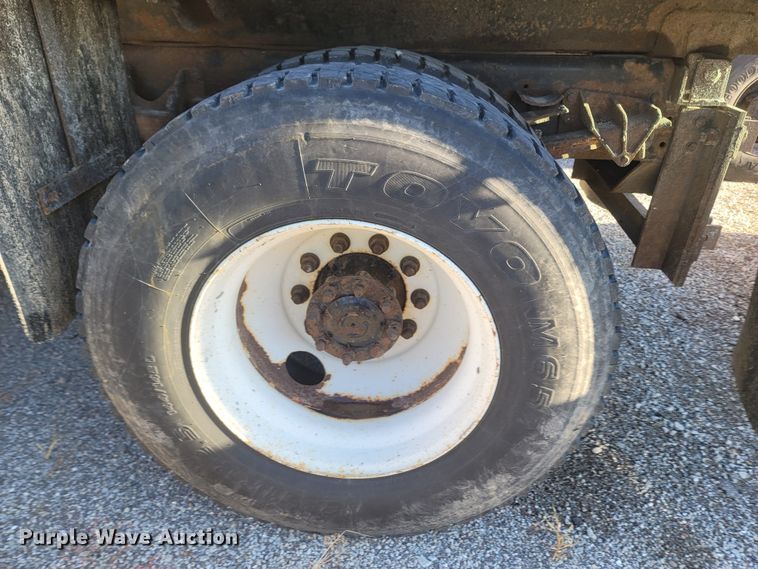 image for item JU9804 2005 International 7400  dump truck