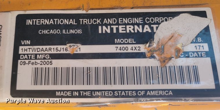 image for item JU9804 2005 International 7400  dump truck