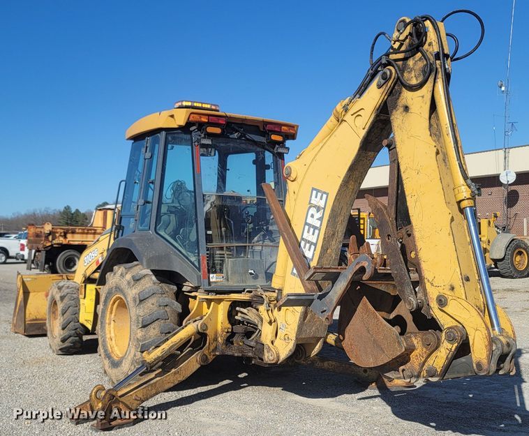 image for item JU9806 2002 John Deere 310SG  backhoe