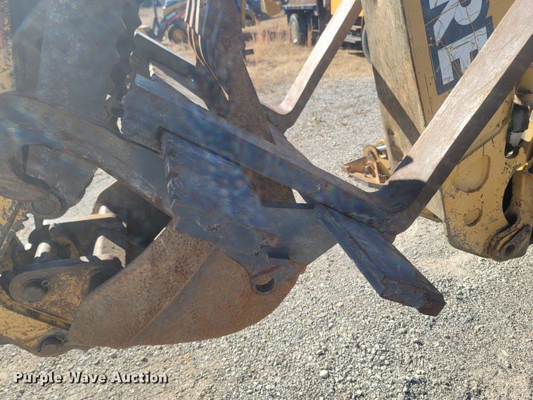 image for item JU9806 2002 John Deere 310SG  backhoe