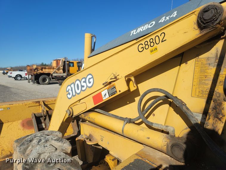 image for item JU9806 2002 John Deere 310SG  backhoe