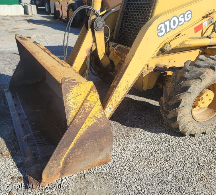 image for item JU9806 2002 John Deere 310SG  backhoe