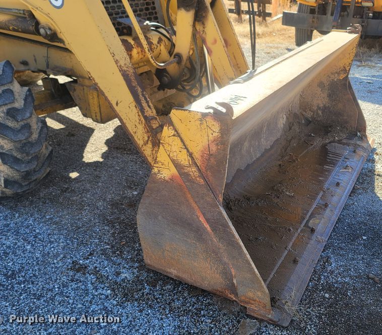 image for item JU9806 2002 John Deere 310SG  backhoe