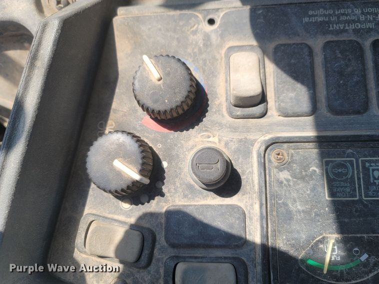 image for item JU9806 2002 John Deere 310SG  backhoe