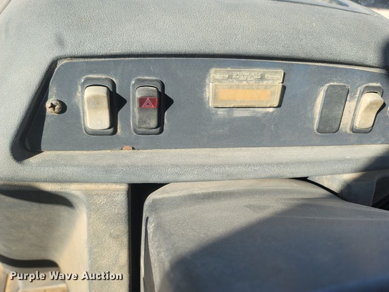 image for item JU9806 2002 John Deere 310SG  backhoe