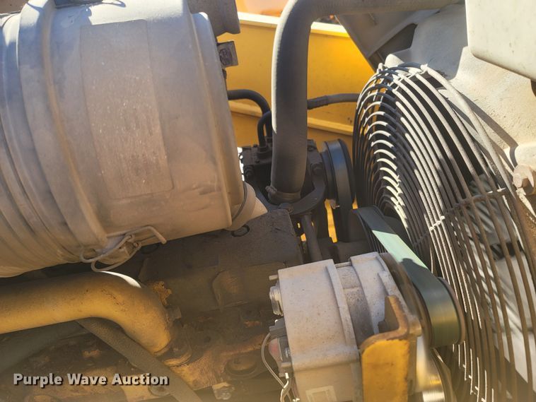 image for item JU9806 2002 John Deere 310SG  backhoe