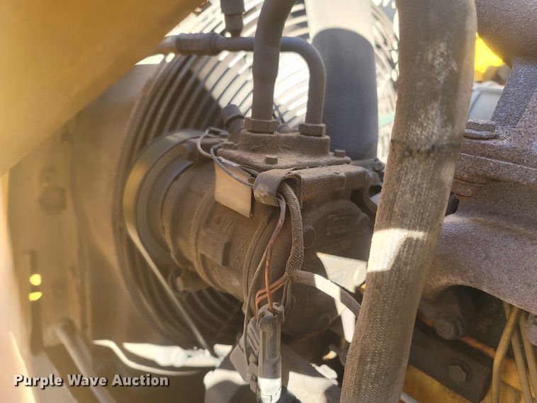 image for item JU9806 2002 John Deere 310SG  backhoe