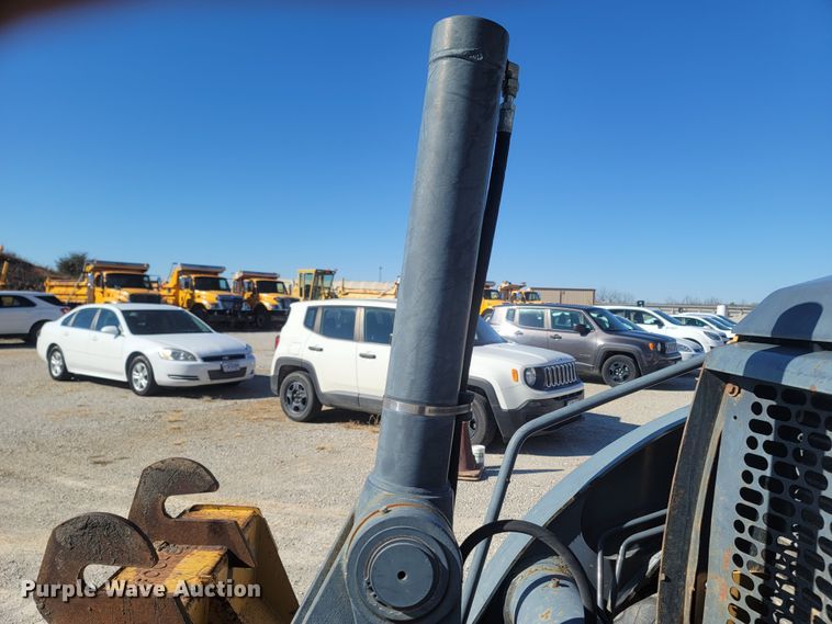 image for item JU9807 2008 John Deere 310SJ  backhoe