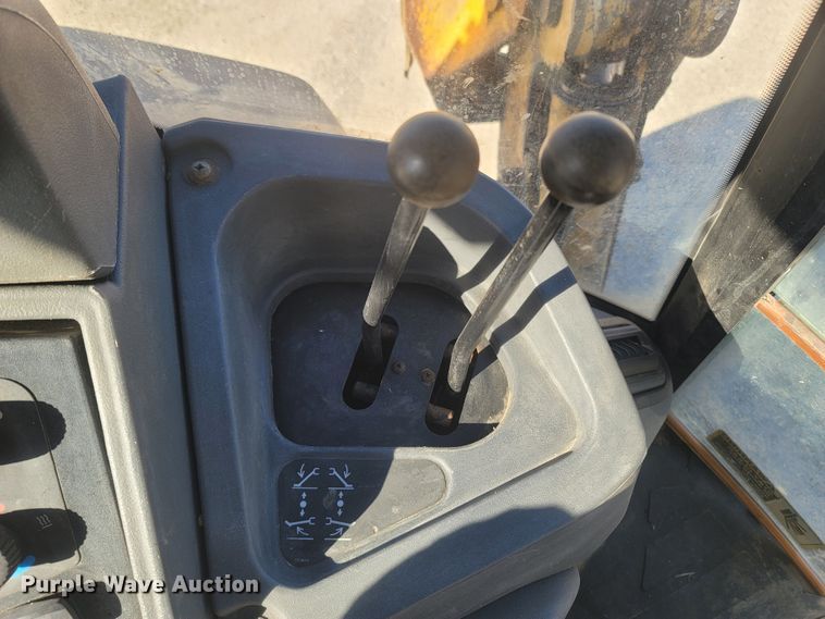 image for item JU9807 2008 John Deere 310SJ  backhoe