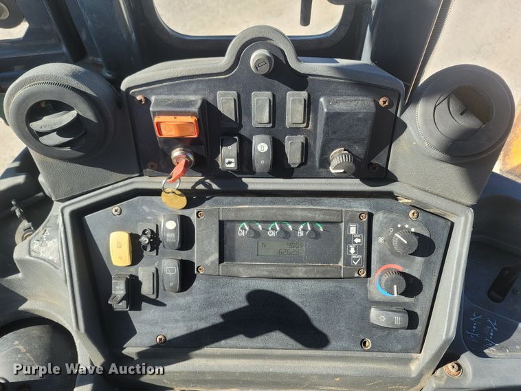 image for item JU9807 2008 John Deere 310SJ  backhoe