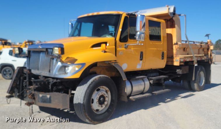 image for item JU9814 2005 International 7400  Crew Cab dump truck