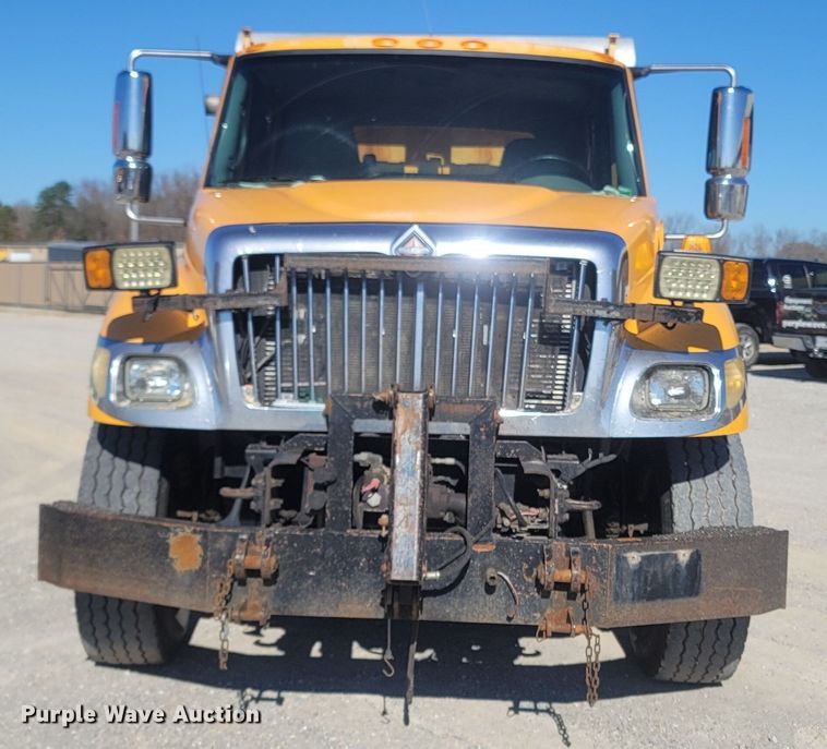 image for item JU9814 2005 International 7400  Crew Cab dump truck