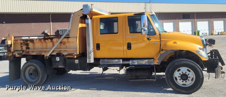 image for item JU9814 2005 International 7400  Crew Cab dump truck