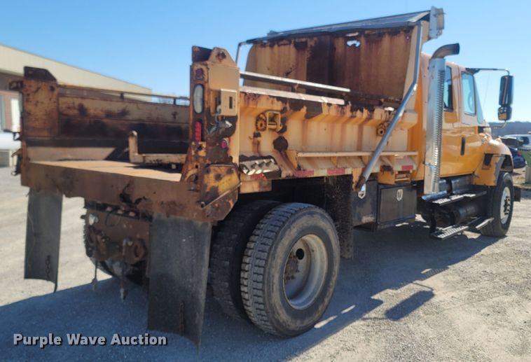 image for item JU9814 2005 International 7400  Crew Cab dump truck