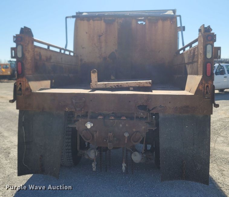 image for item JU9814 2005 International 7400  Crew Cab dump truck