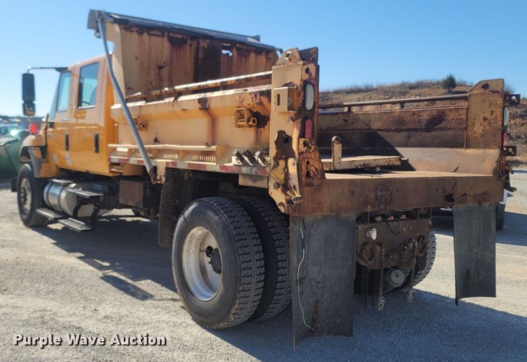 image for item JU9814 2005 International 7400  Crew Cab dump truck