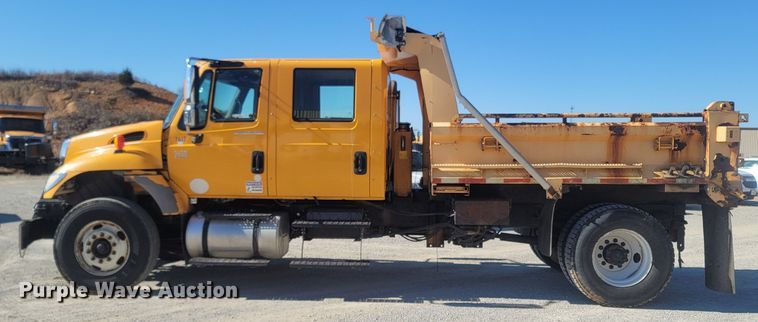 image for item JU9814 2005 International 7400  Crew Cab dump truck