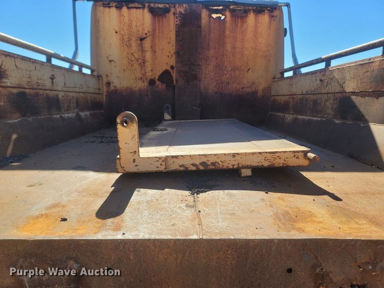 image for item JU9814 2005 International 7400  Crew Cab dump truck