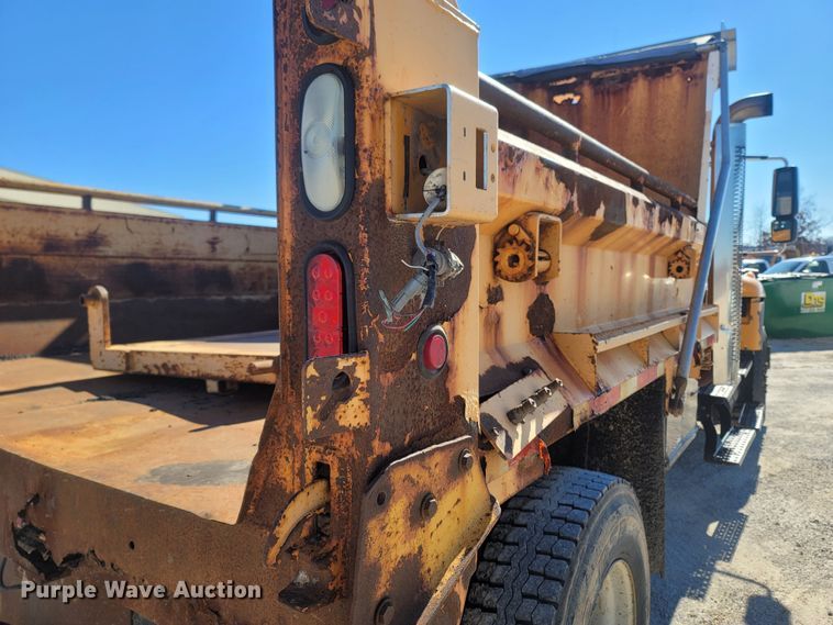 image for item JU9814 2005 International 7400  Crew Cab dump truck