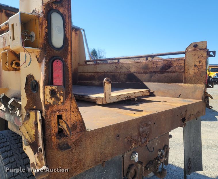 image for item JU9814 2005 International 7400  Crew Cab dump truck