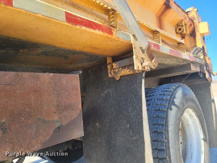 image for item JU9814 2005 International 7400  Crew Cab dump truck
