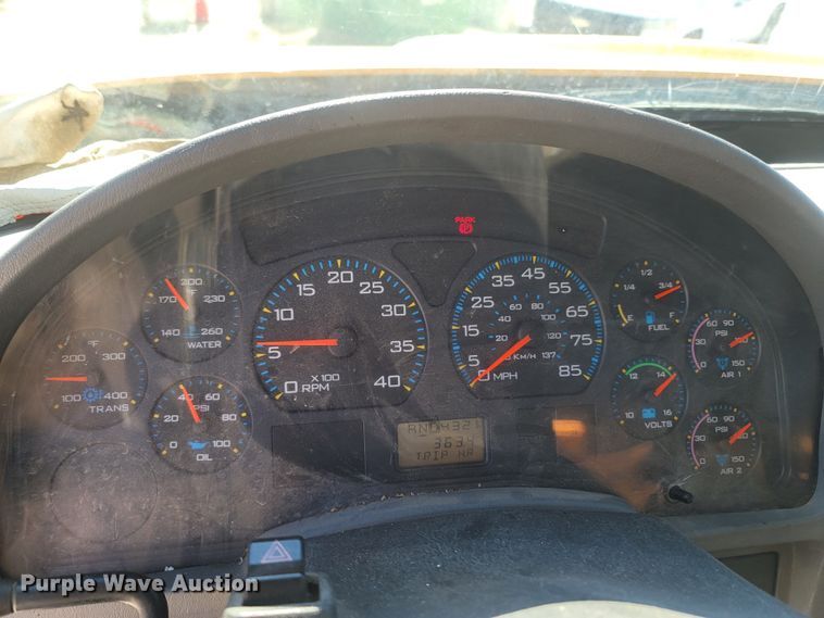 image for item JU9814 2005 International 7400  Crew Cab dump truck