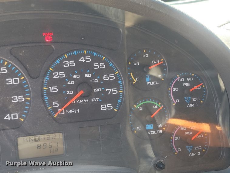 image for item JU9814 2005 International 7400  Crew Cab dump truck