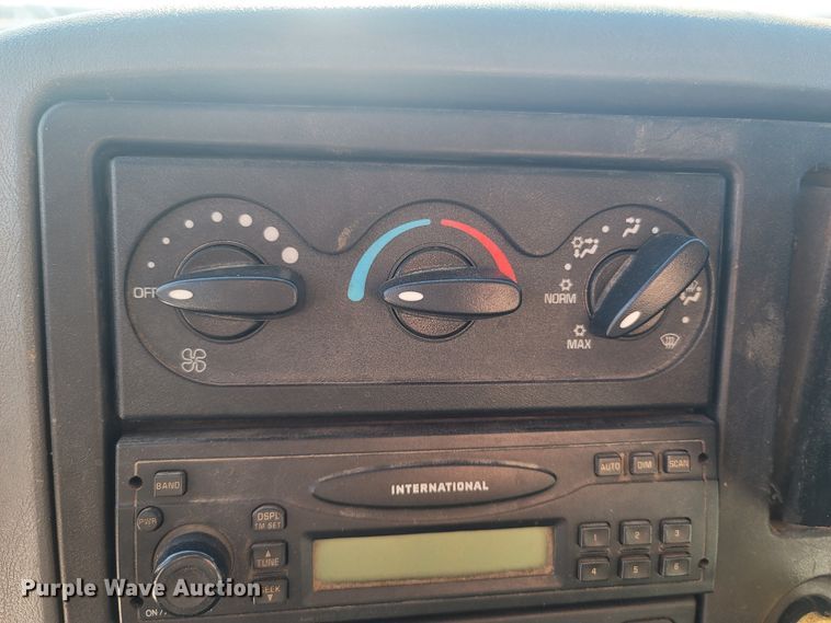 image for item JU9814 2005 International 7400  Crew Cab dump truck